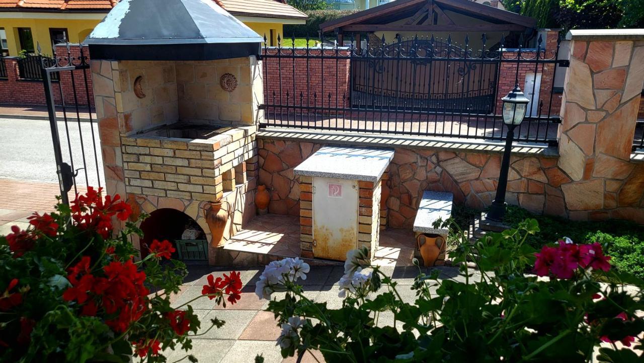 Selfness Roznava Aparthotel Екстериор снимка
