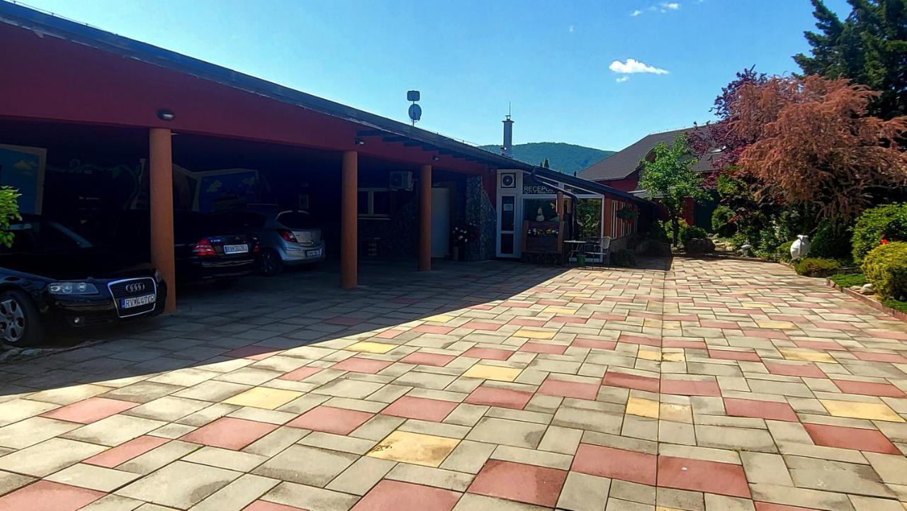 Selfness Roznava Aparthotel Екстериор снимка
