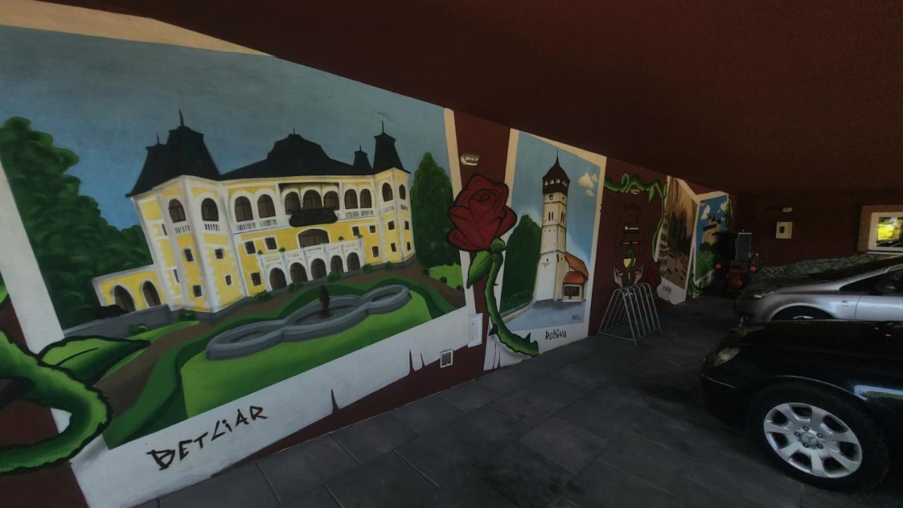 Selfness Roznava Aparthotel Екстериор снимка