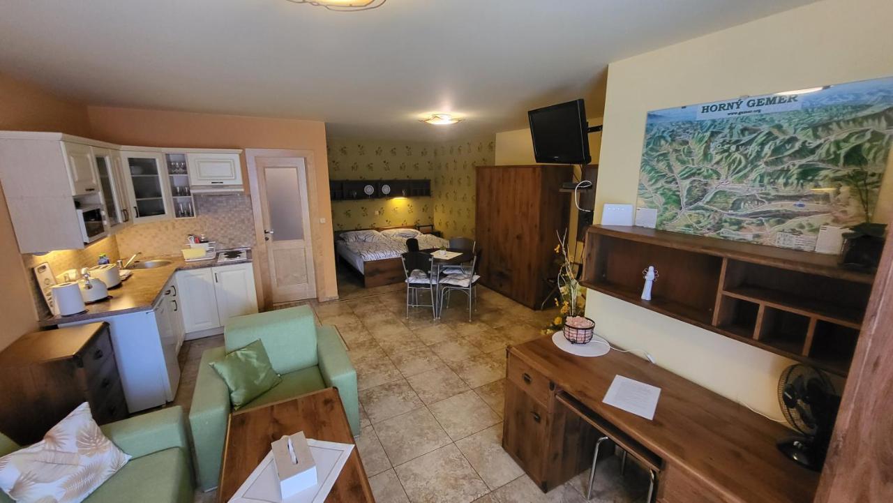 Selfness Roznava Aparthotel Екстериор снимка